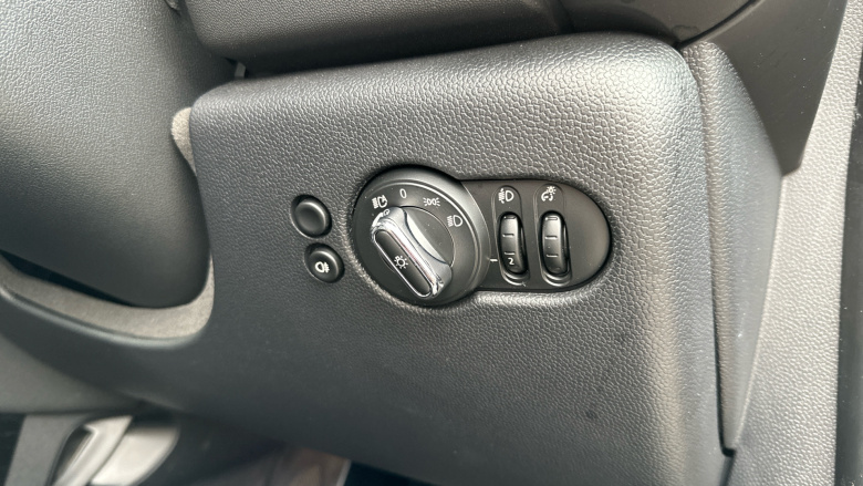 MINI Hatchback 1.5 Cooper Exclusive 3dr Auto Petrol Hatchback